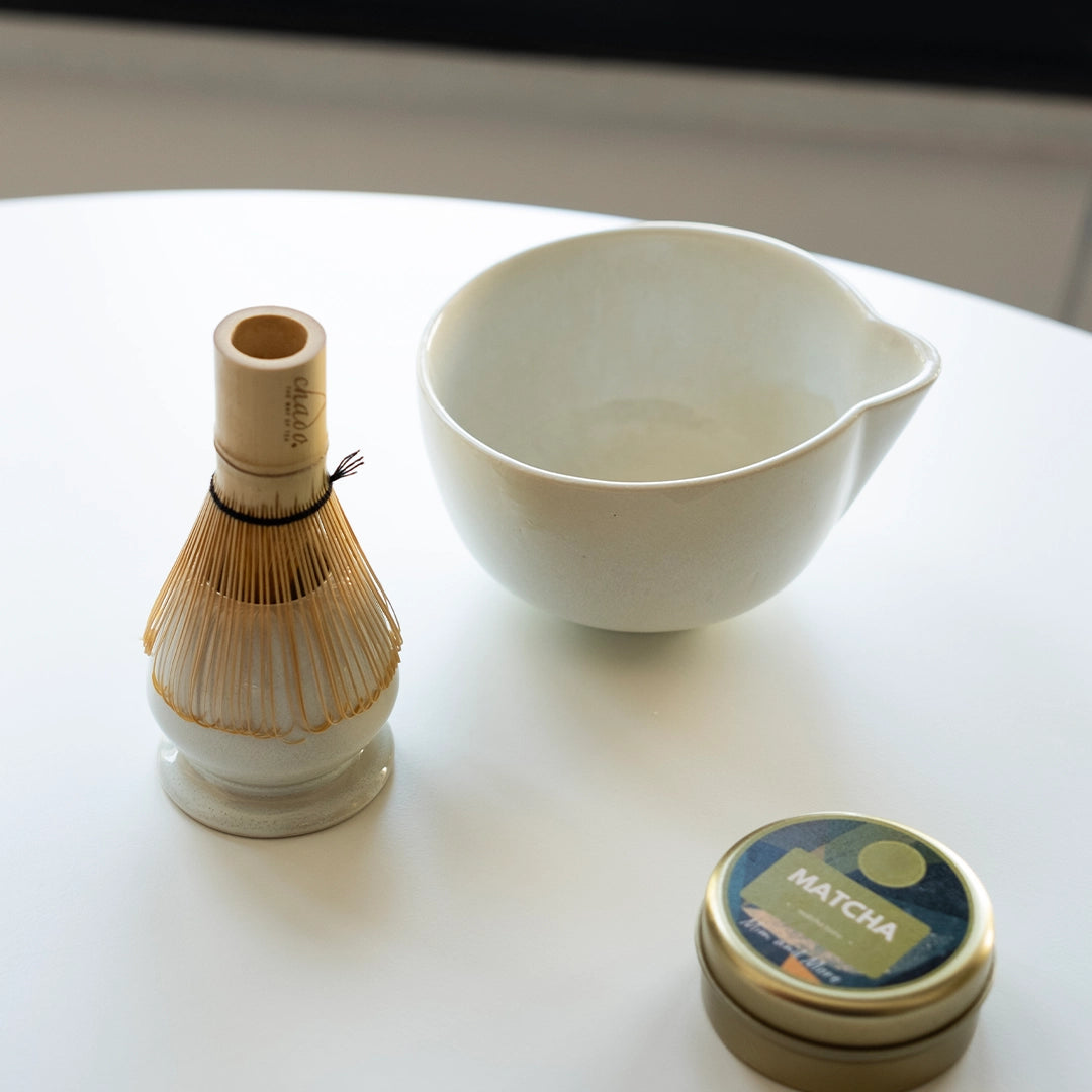 Matcha Ritüeli: İnci Beyaz Matcha Kase+Whisk Tutucu+Bambu Whisk