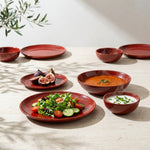 12 kişilik Dem Kırmızı stoneware yemek takımıyla kurulmuş, yemekli sofra renk:Dem Kırmızı