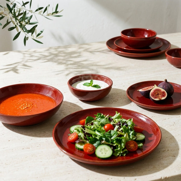 2 kişilik Dem Kırmızı stoneware yemek takımıyla kurulmuş, yemekli sofra renk:Dem Kırmızı