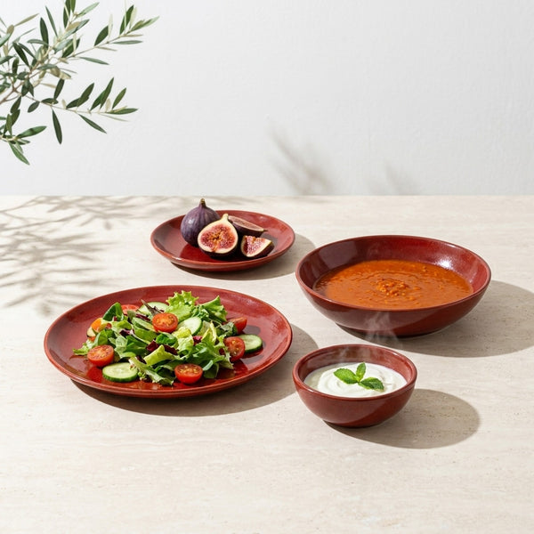 4 kişilik Dem Kırmızı stoneware yemek takımıyla kurulmuş, yemekli sofra renk:Dem Kırmızı
