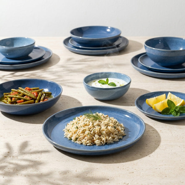 6 kişilik Sayfi Mavi stoneware yemek takımıyla kurulmuş, yemekli sofra renk:Sayfi Mavi