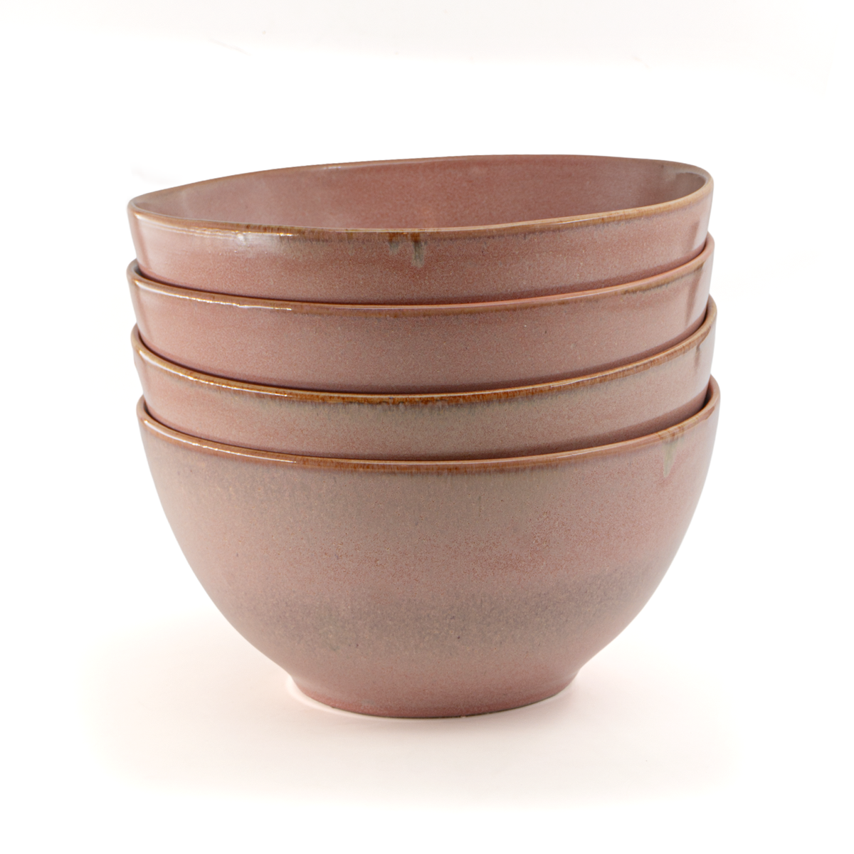 Üst üste istiflenmiş dört Gonca Pembe stoneware salata kasesi